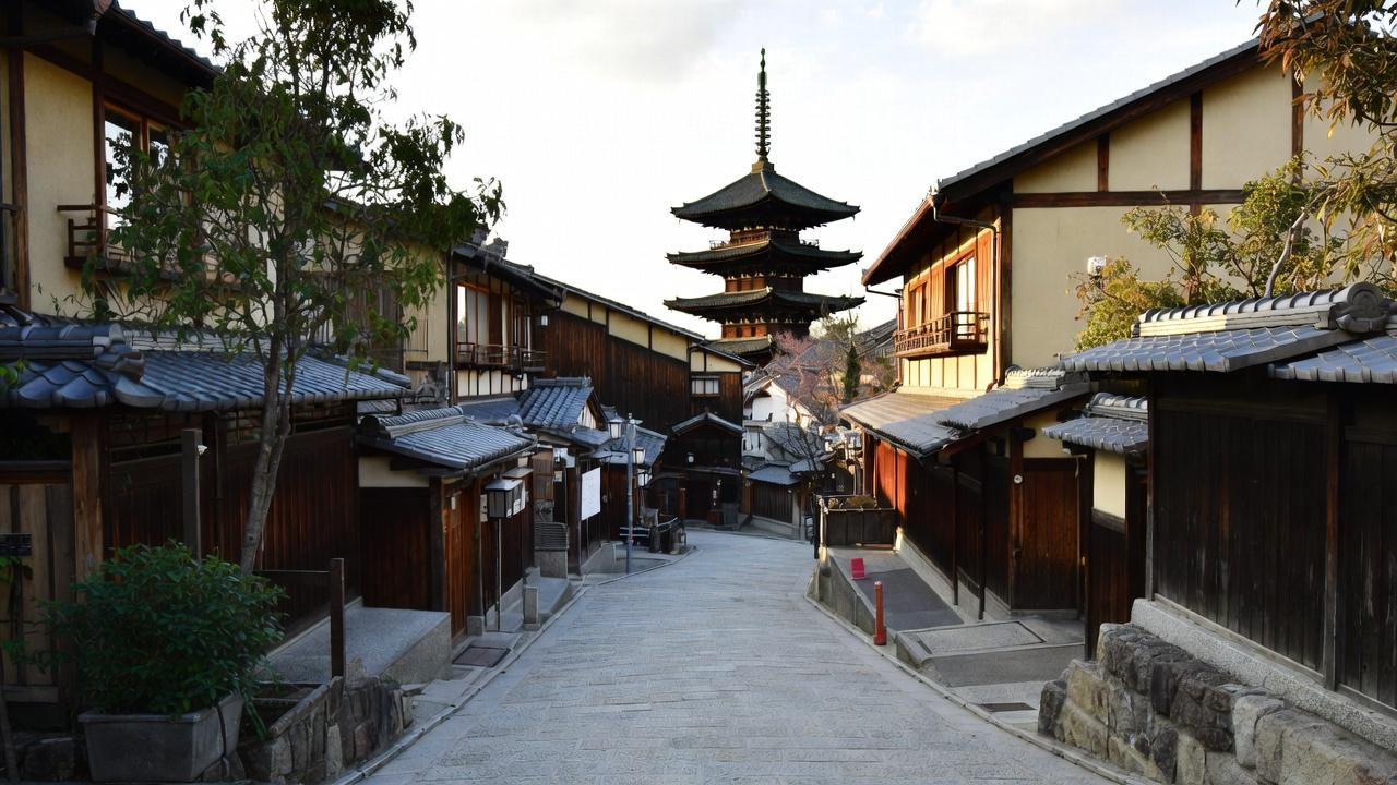 Traditional Kyoto street scene